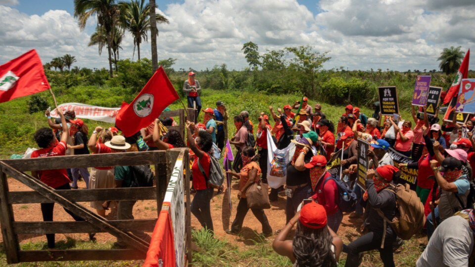 MST usa Dia das Mulheres para promover invasões e bloqueio de rodovias