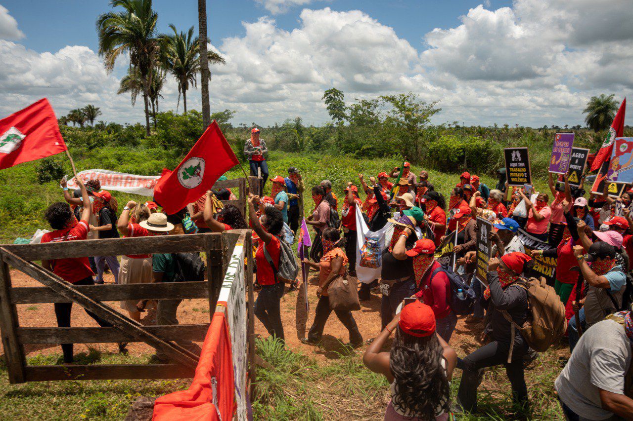 Movimento promove “Jornada das Mulheres” e ocupa 7 propriedades, além de bloquear rodovias.