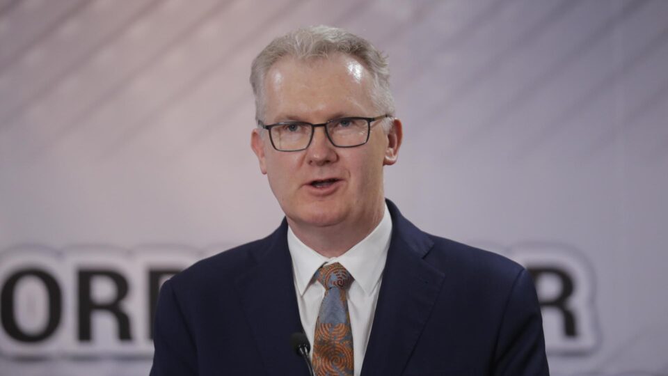 Após apelo de Trump, Austrália concede asilo a jogadoras do Irã que protestaram contra o regime