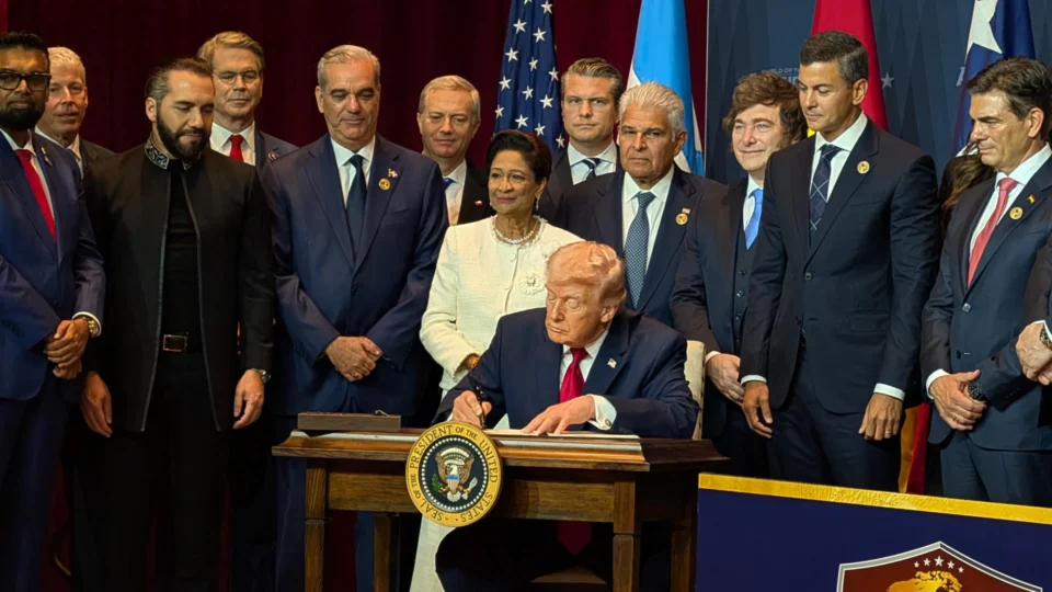 escudo trump américa