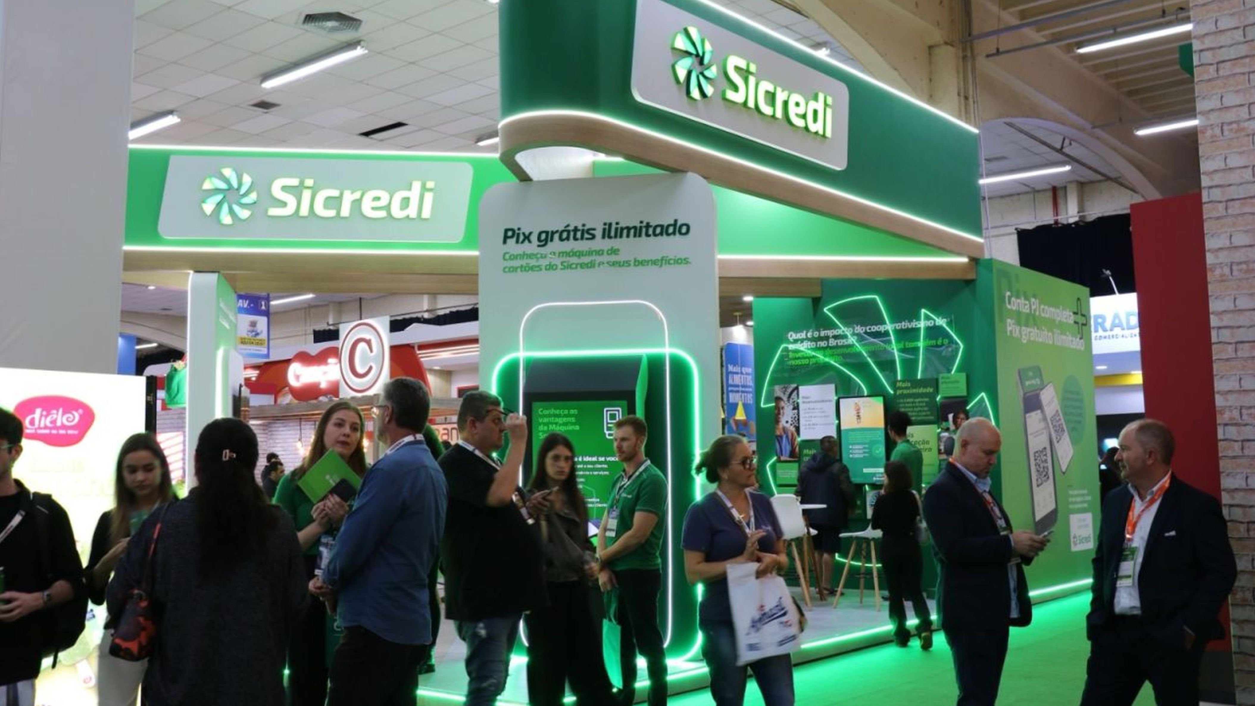 Sicredi apresenta tecnologias de automação, Pix PJ gratuito e linhas de crédito estratégico para impulsionar o setor supermercadista paranaense na ExpoApras.