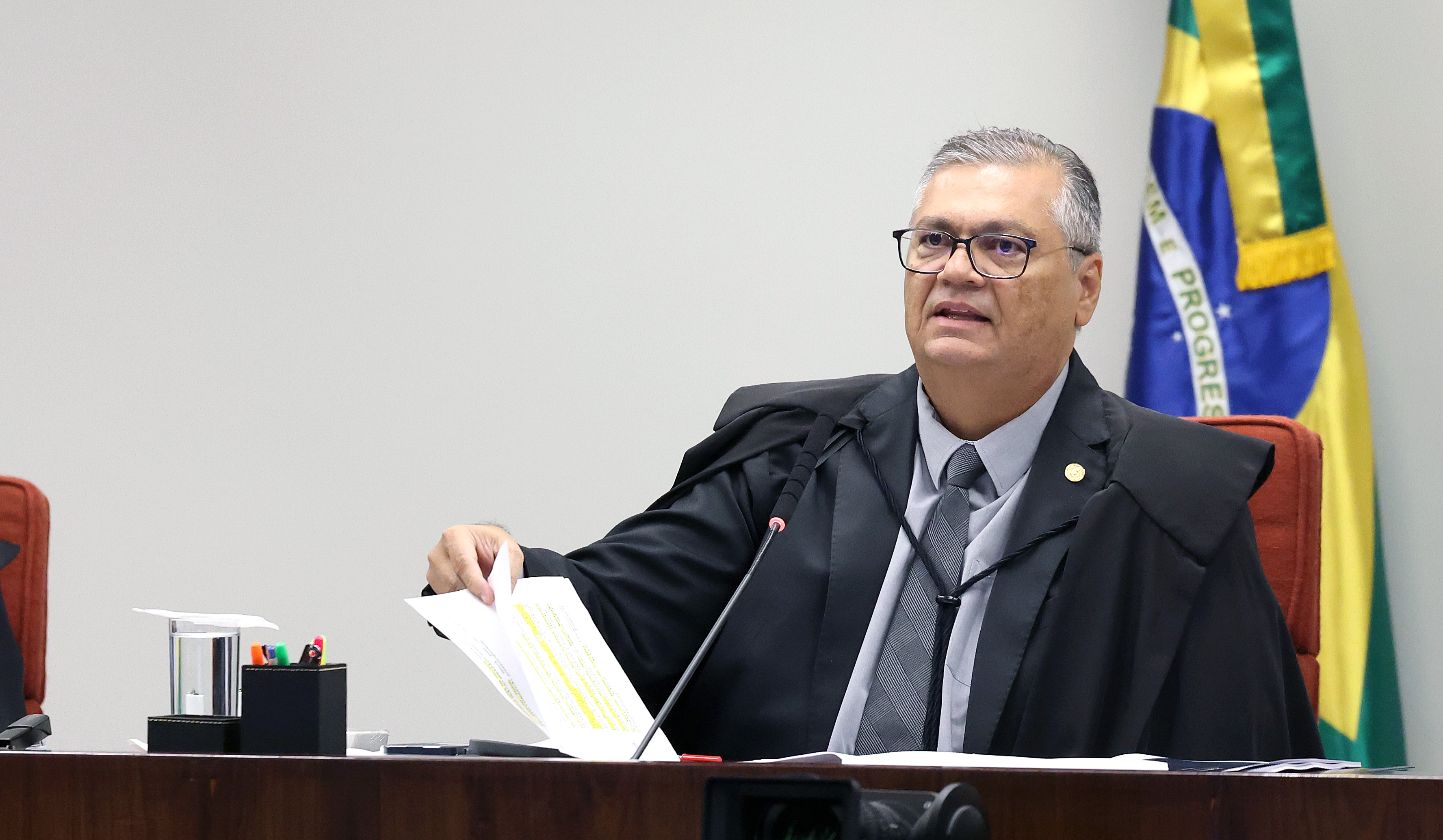 Dino vê “falta de moderação” em críticas ao STF