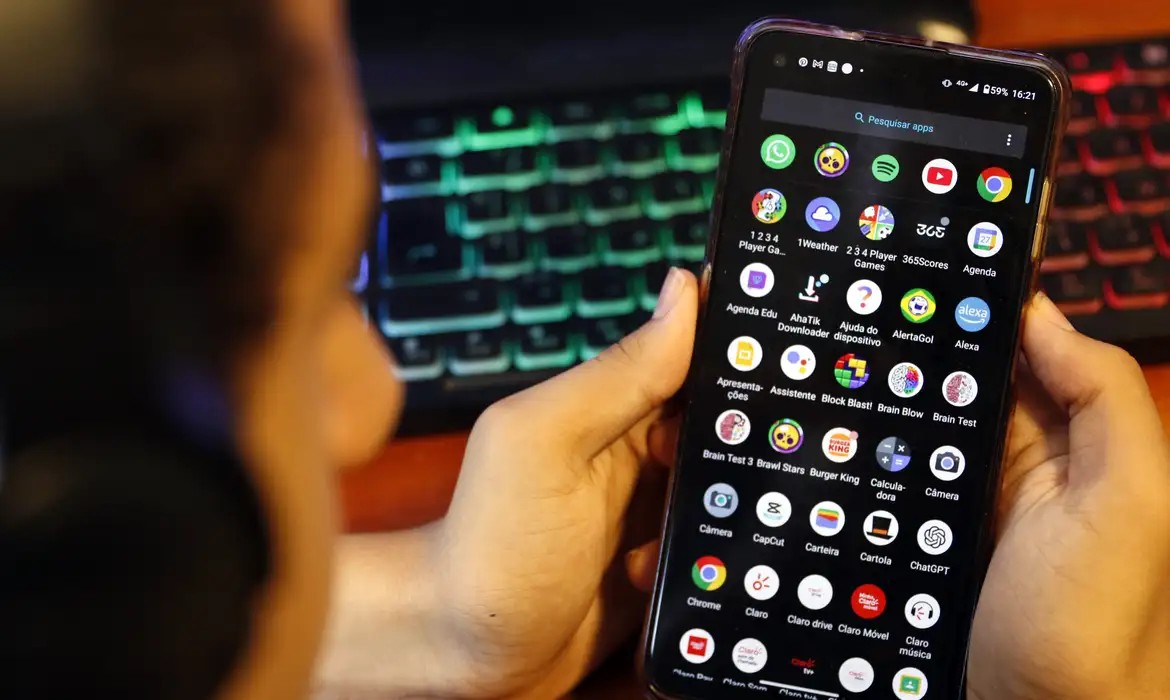 Conteúdos encenam agressões caso mulheres rejeitem um pedido de casamento. PF abriu inquérito a pedido da AGU.