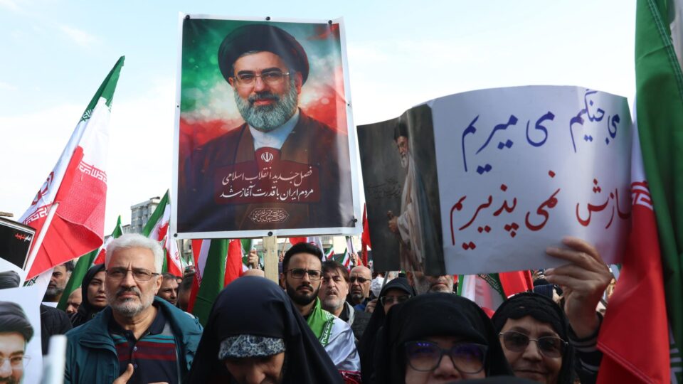 Novo líder supremo do Irã foi  ferido nos primeiros dias da guerra, diz jornal