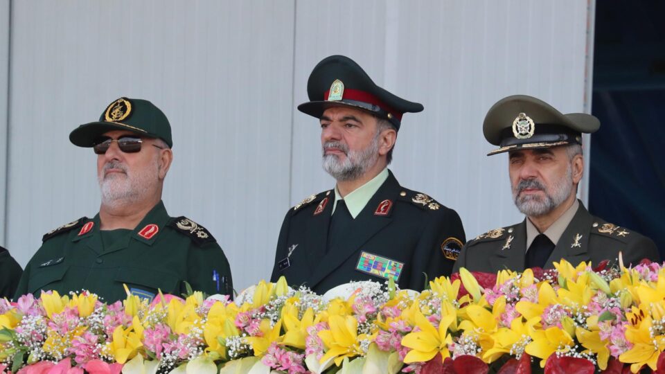 “Mãos no gatilho”: Irã promete nova onda de repressão brutal contra críticos do regime