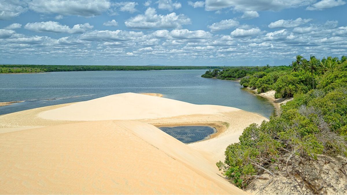 Tatajuba, cidade no Ceará que desapareceu sob as dunas.