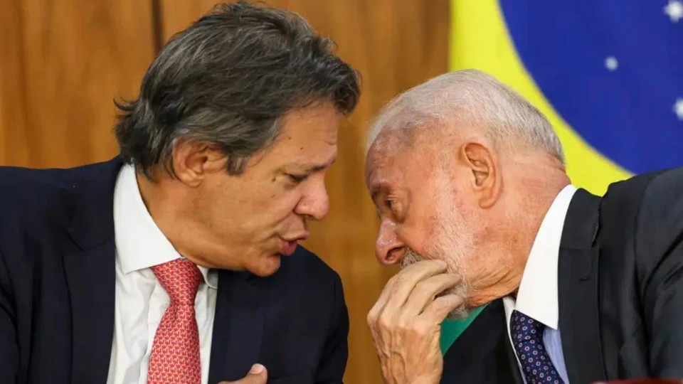 Lula e o ministro da Fazenda, Fernando Haddad: governo celebra recordes de arrecadação enquanto cresce o debate sobre o peso do Estado na economia