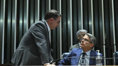 CPI proposta por Alessandro Vieira foca em ministros do STF. Flávio pediu ampliação do escopo.