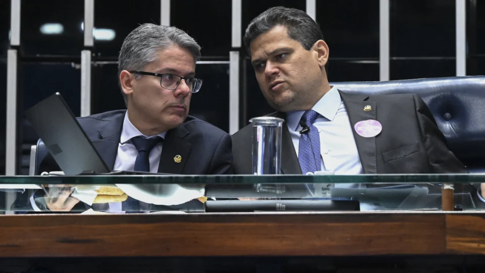 Jordy e interlocutores suspeitam de parceria entre Alessandro Vieira e Alcolumbre para travar comissões de inquérito relacionadas ao Master.