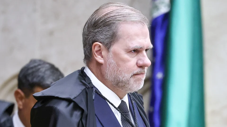 Ministro havia se afastado de julgamento de CPI horas antes de anunciar que não participará de nenhum julgamento sobre o banco.