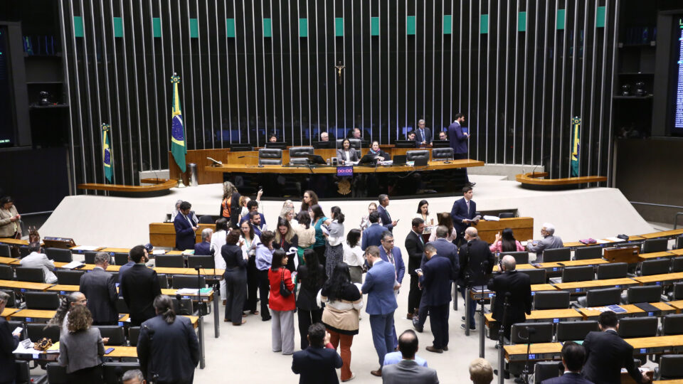Câmara aprova uso de spray de pimenta por mulheres para autodefesa