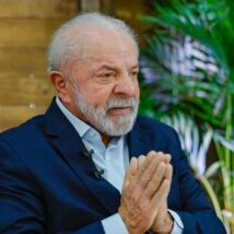 Pesquisa eleitoral da Quaest mostra que Lula está perdendo força contra Flávio Bolsonaro na eleição para presidente.