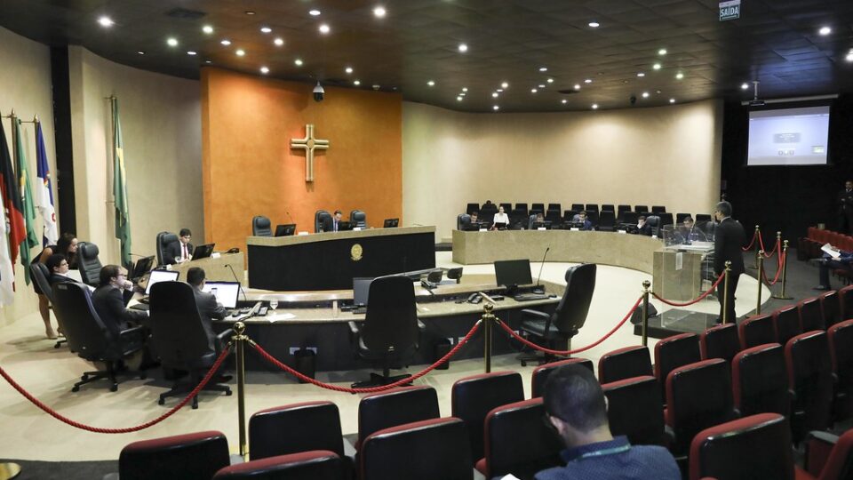 Tribunal determina arquivamento de ação penal contra feminista acusada de transfobia