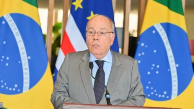 Chanceler alega que visto foi concedido apenas para encontro sobre minerais críticos, não contemplando reunião com ex-presidente.