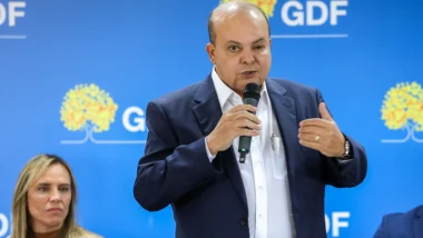 Governador do DF iria prestar esclarecimentos sobre envolvimento da estatal em créditos fraudulentos do Banco Master.