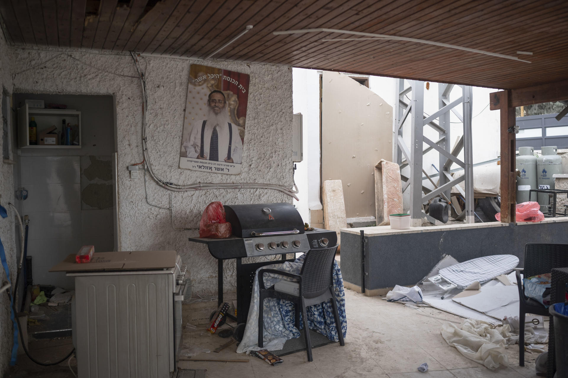 Irã mira civis e ataca bairros em Israel, diz oficial do IDE