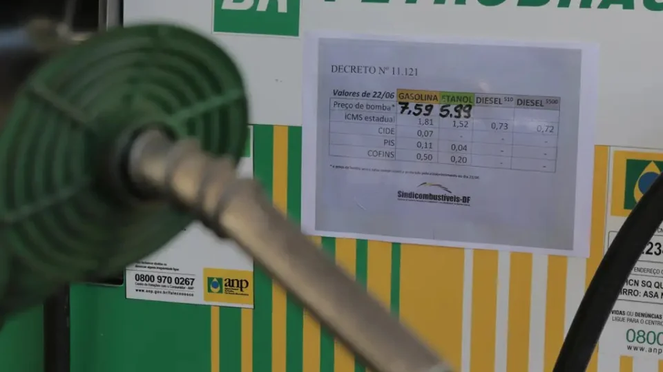 Com subvenção, governo pretende combater alta no frete enquanto gera despesa de R$ 10 bilhões ao contribuinte.