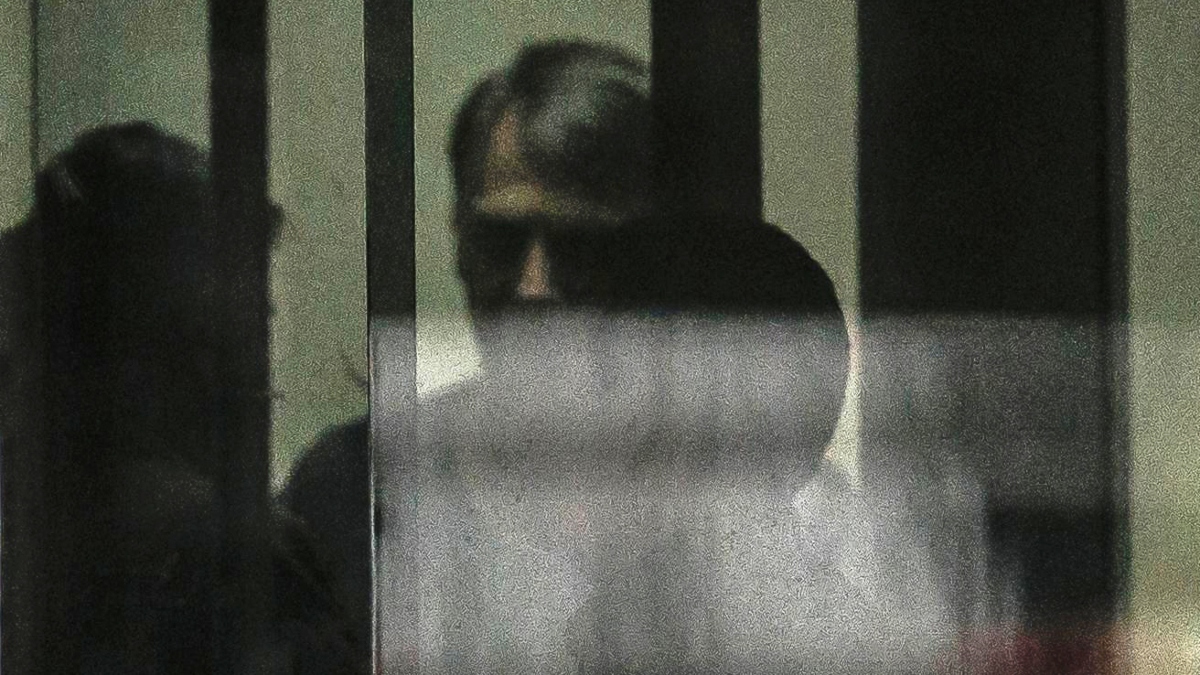Bolsonaro é hospitalizado com vômitos e calafrios, diz Flávio