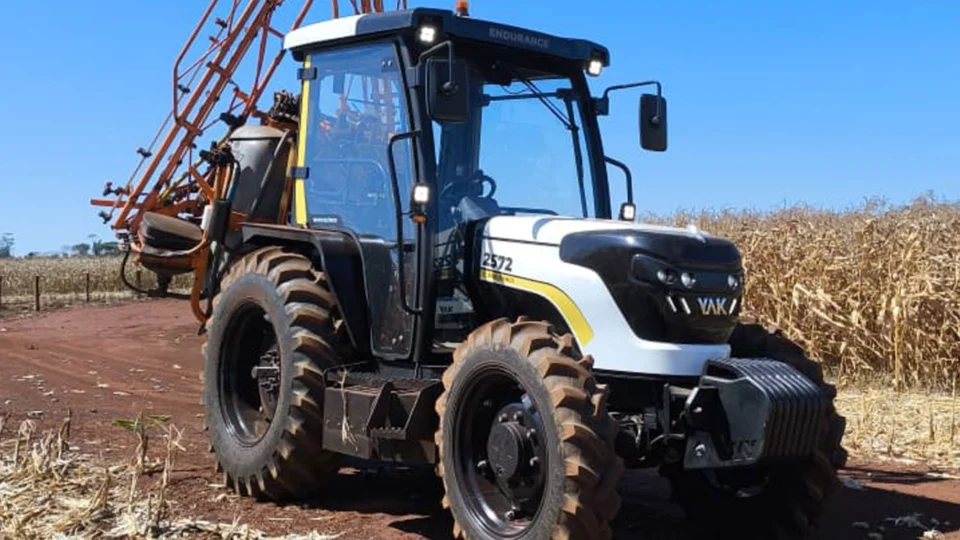 Trator elétrico da YAK (Joinville) será apresentado na Mercoagro.