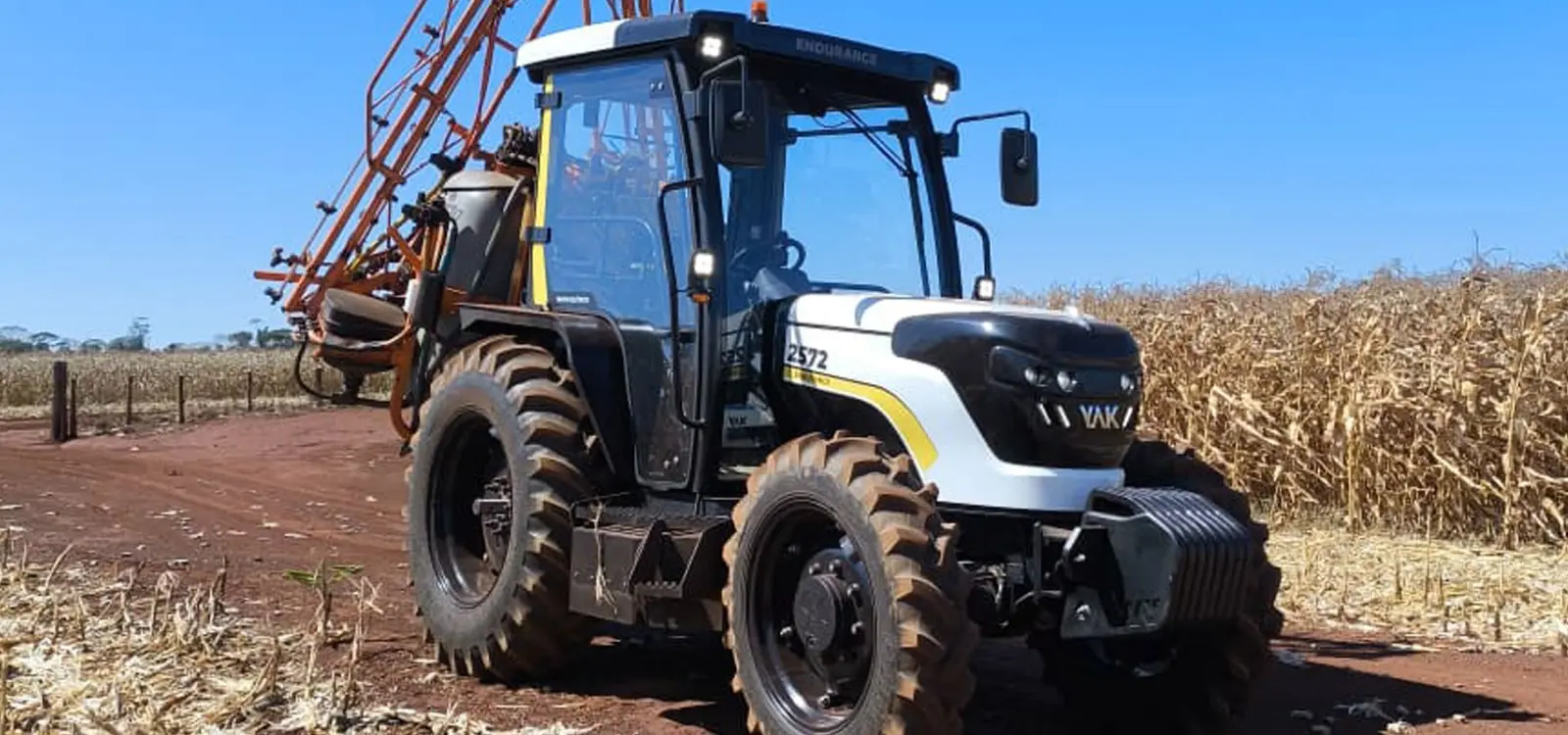 Trator elétrico da YAK (Joinville) será apresentado na Mercoagro.