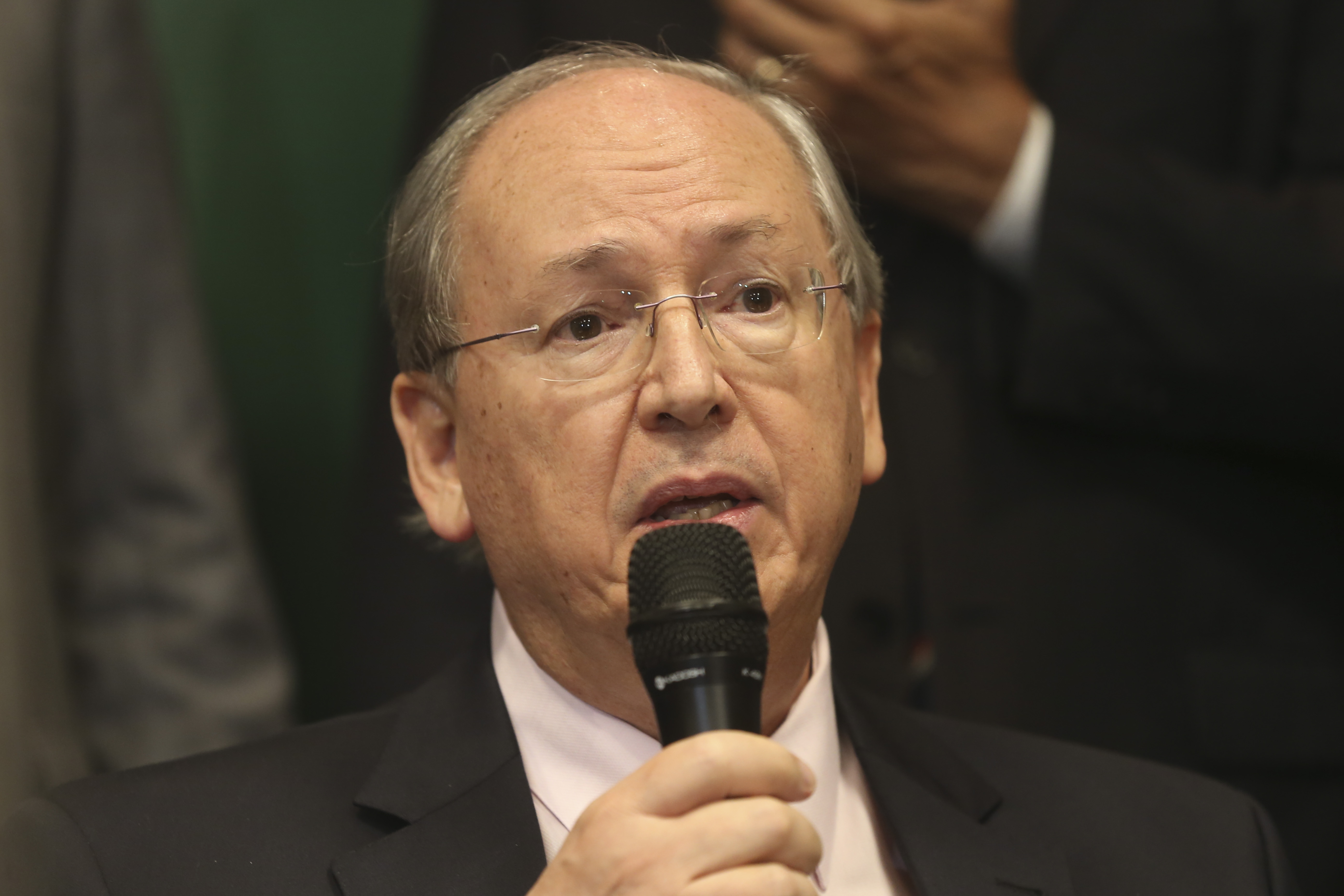 Justiça diz ter enviado ao Itamaraty extradição do presidente do IVL