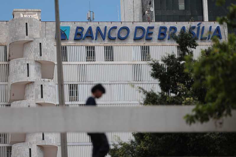 Após notícias sobre transformação de estatal brasiliense em crise em banco federal, Ministério Público pediu apuração.