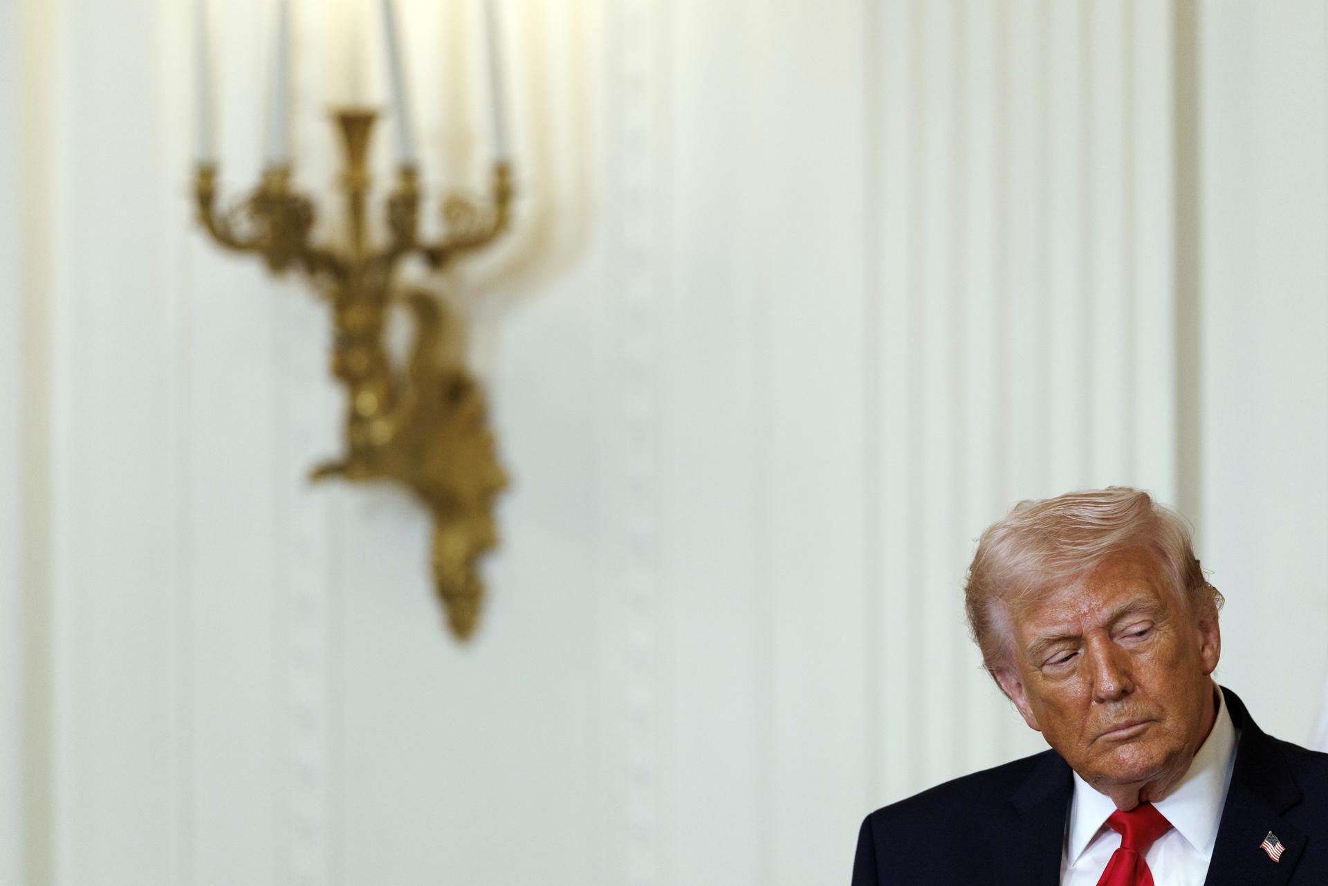 Trump reconhece que a Rússia está ajudando “um pouco” o Irã