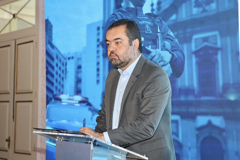 Renúncia de Cláudio Castro deve deixar Executivo vago, levando decisão sobre mandato-tampão à Alerj.