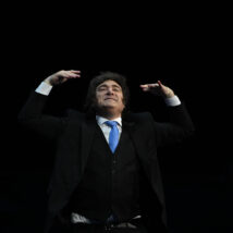 O presidente da Argentina, Javier Milei, participou neste sábado do Fórum Econômico de Madri Imagem referente a matéria