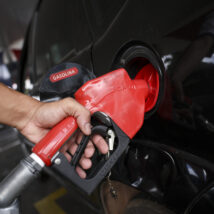 Diante da alta dos combustíveis, a equipe econômica do governo Bolsonaro tomou decisões mais eficazes para conter o problema. Imagem referente a matéria