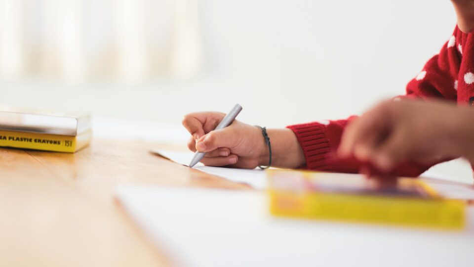 Professora é condenada a quase dez anos de prisão por chamar aluno de preto