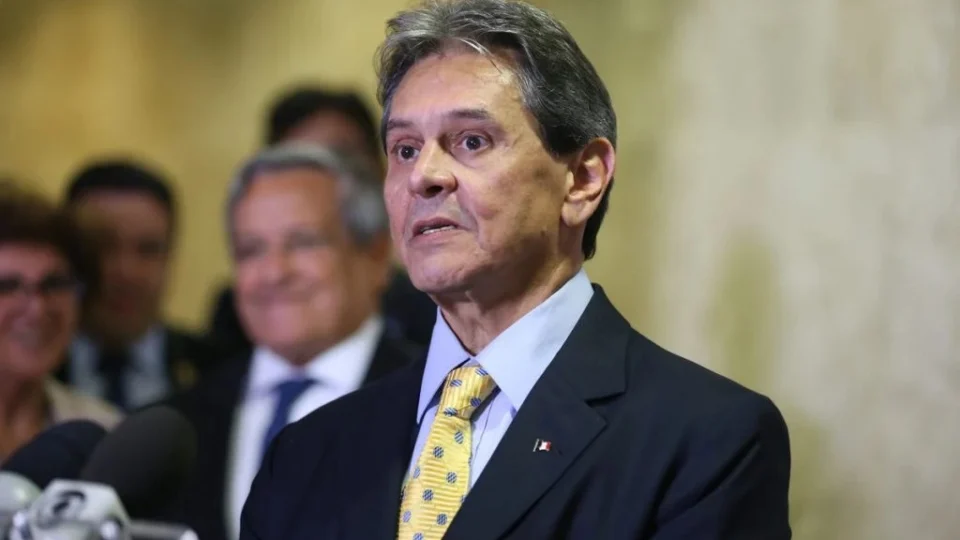 Ex-deputado federal cumpre prisão domiciliar humanitária e pode ter restrições flexibilizadas ao ir para o semiaberto.