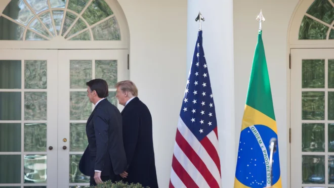 Lula refor&ccedil;a cr&iacute;tica eleitoral &agrave; alian&ccedil;a de Trump e Fl&aacute;vio Bolsonaro
