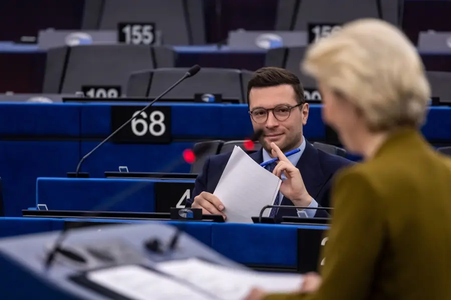 Relatório do Brasil: Jordan Bardella, líder do Patriots for Europe. O grupo virá ao Brasil e, durante agenda na Câmara, receberá um relatório sobre as condições dos presos do dia 8 de janeiro.