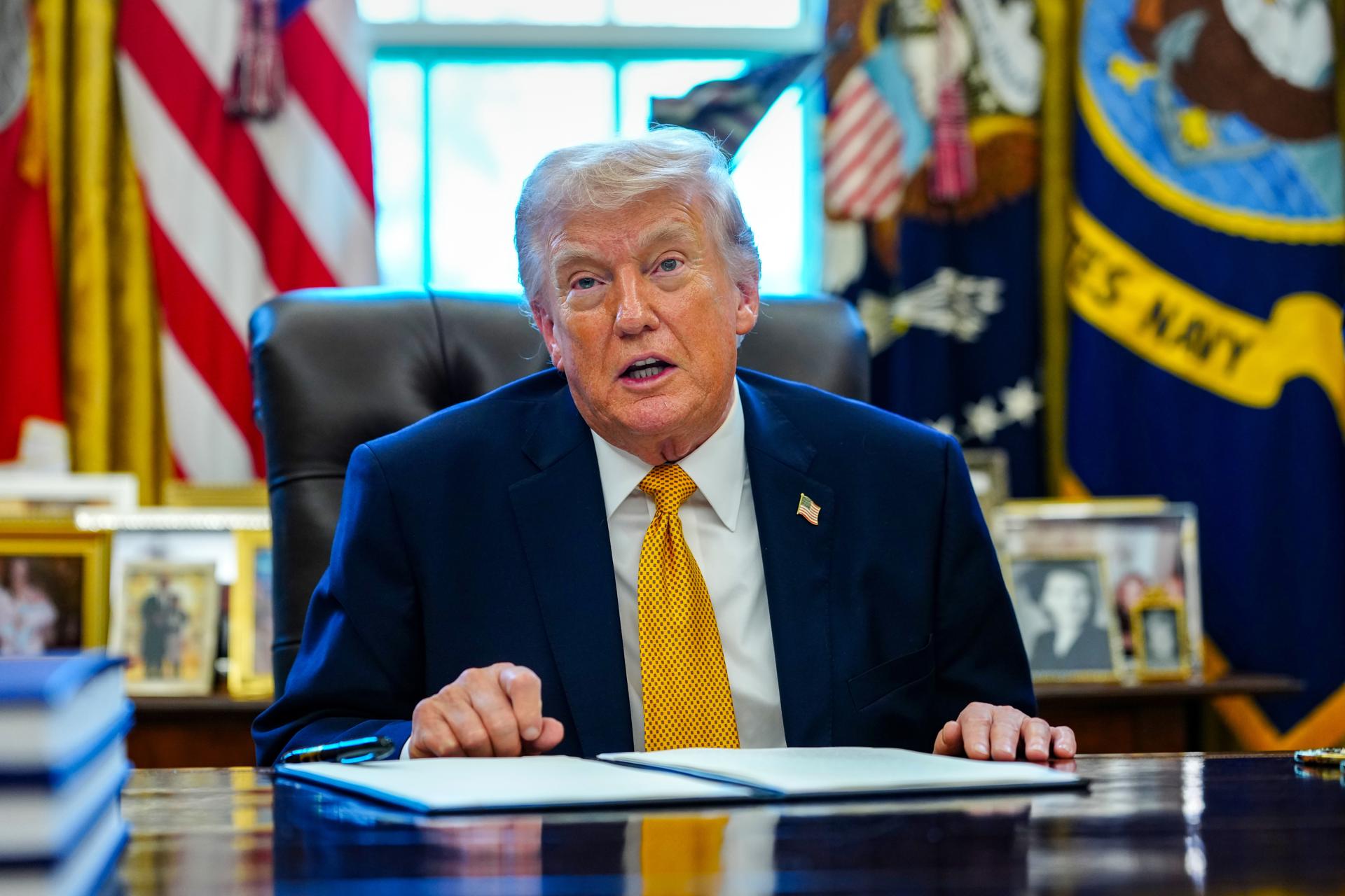 O presidente Donald Trump durante coletiva na Casa Branca nesta segunda (16).