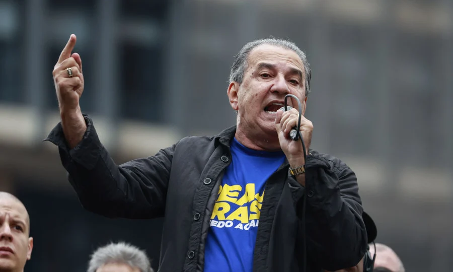 Com pedido de destaque, ministro passa a Flávio Dino responsabilidade de agendar julgamento presencial contra Malafaia.