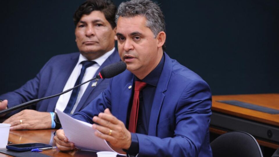 Deputado do Podemos anuncia candidatura ao TCU a Motta