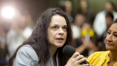 Vereadora Janaina Paschoal critica "Lei Rouanet municipal" por vedar manifestações culturais religiosas.