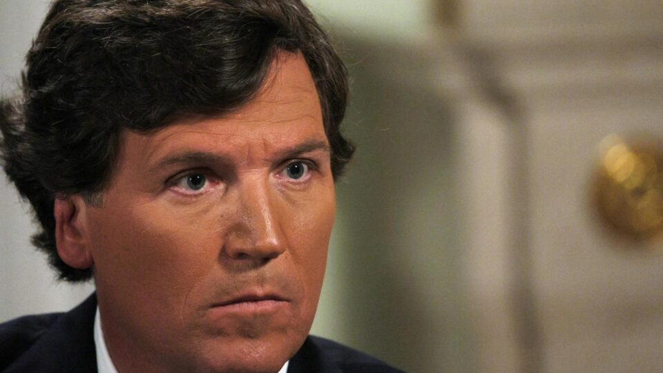Aliado fundamental de Trump, Tucker Carlson pode virar “inimigo de Estado” após suposta ajuda ao Irã