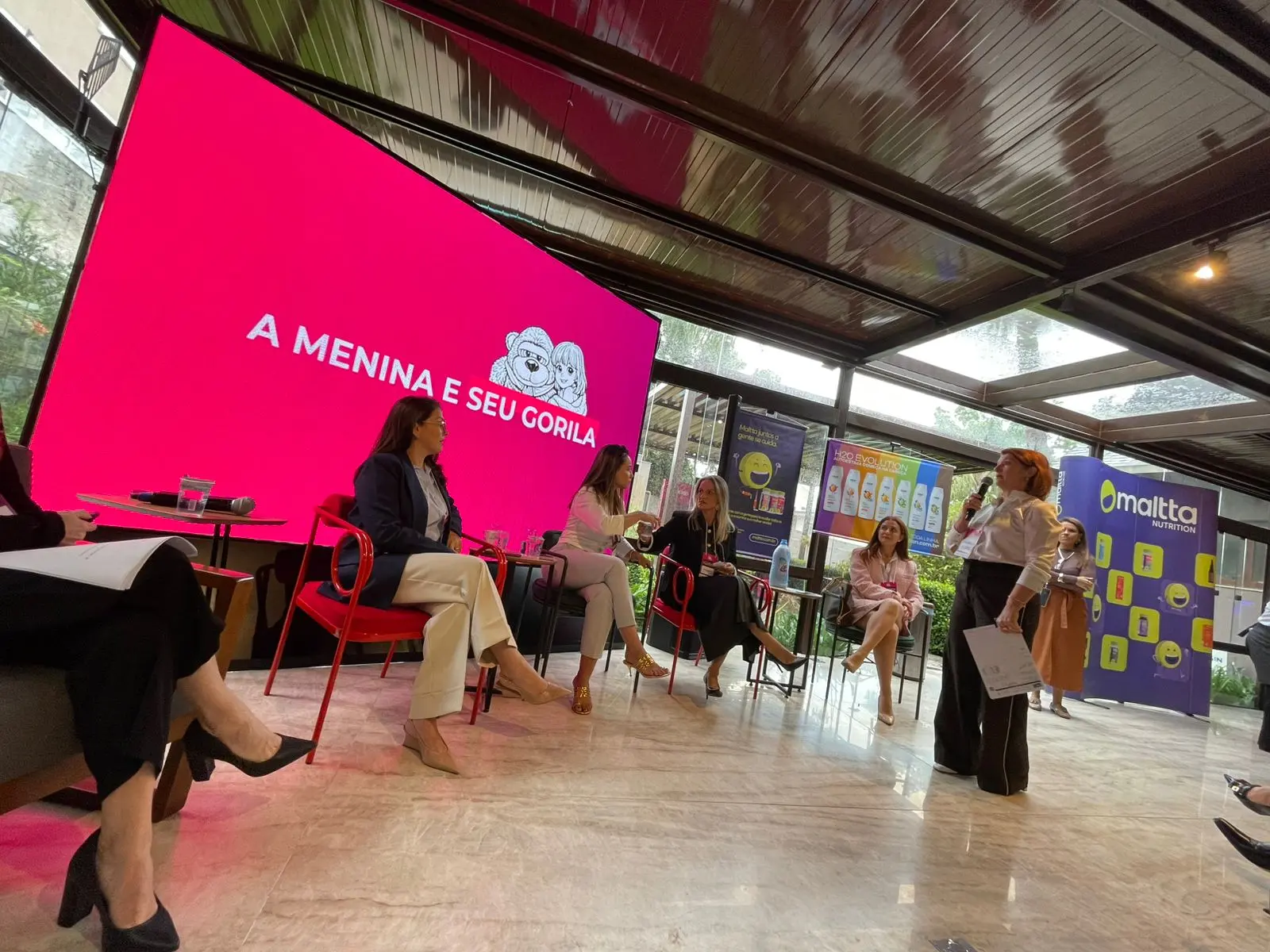 Sandra Cantagalli, diretora do Grupo Crivialli, durante o evento Entre Elas, promovido pela Gazeta do Povo. A H2O Evolution participou como patrocinadora do encontro, que reuniu mulheres para discutir saúde, longevidade, sexualidade e os desafios da vida após os 40 anos.