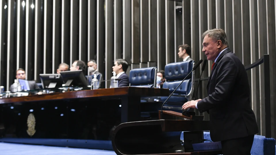 Alvaro Dias cotado pelo PL para o governo do Paraná