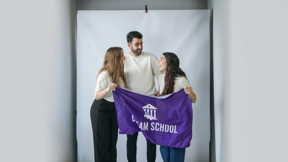 Da sala de aula em Pinhais para o mundo: Anna Gomes participou de intercâmbios e garantiu bolsa 100% em universidade americana.
