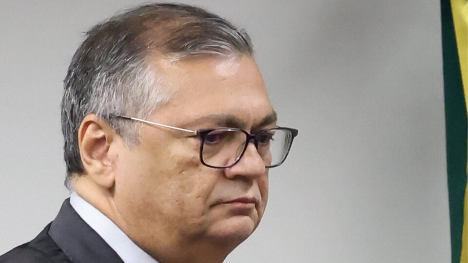 Sou obrigado a elogiar o Flávio Dino agora?