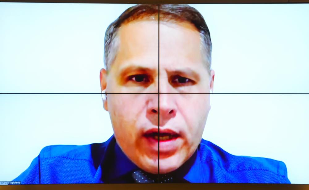 Tagliaferro é representado em audiência por defensor público que se recusa a fazer perguntas