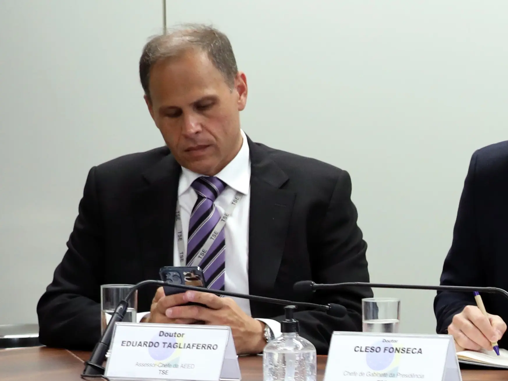 Caso de Tagliaferro começa na delegacia de Caieiras, com acusação de violência doméstica. Ao descobrir que envolvido trabalhava para o TSE, delegado mandou apreender celular. 