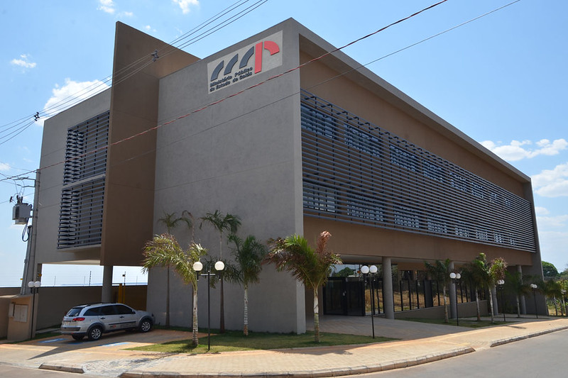 Servidor reaproveitou senha institucional em site privado e levou a exposição de dados bancários de 51 pessoas.