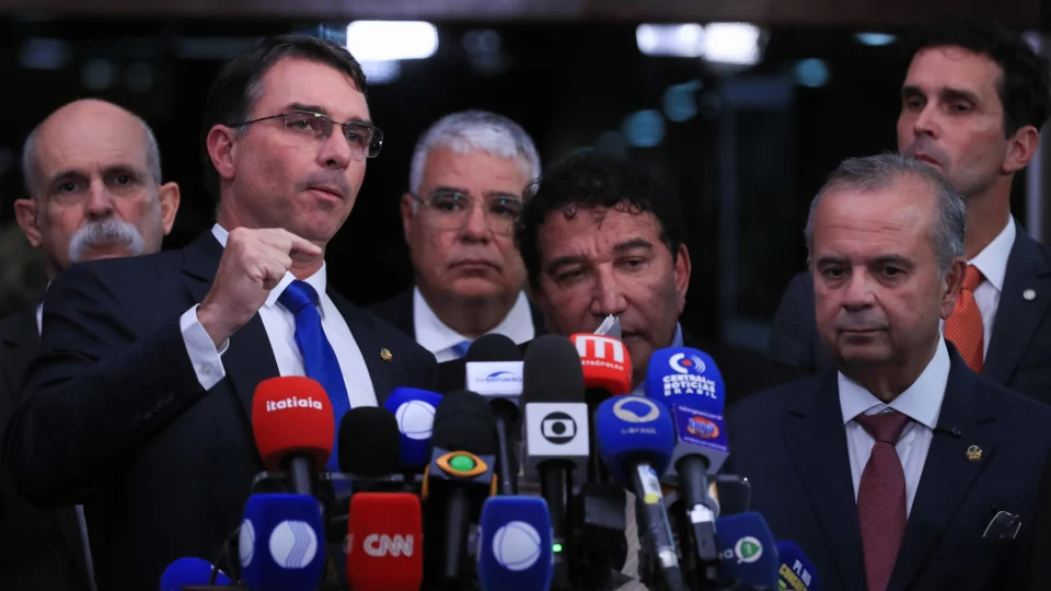 oposição Senado Flávio Bolsonaro