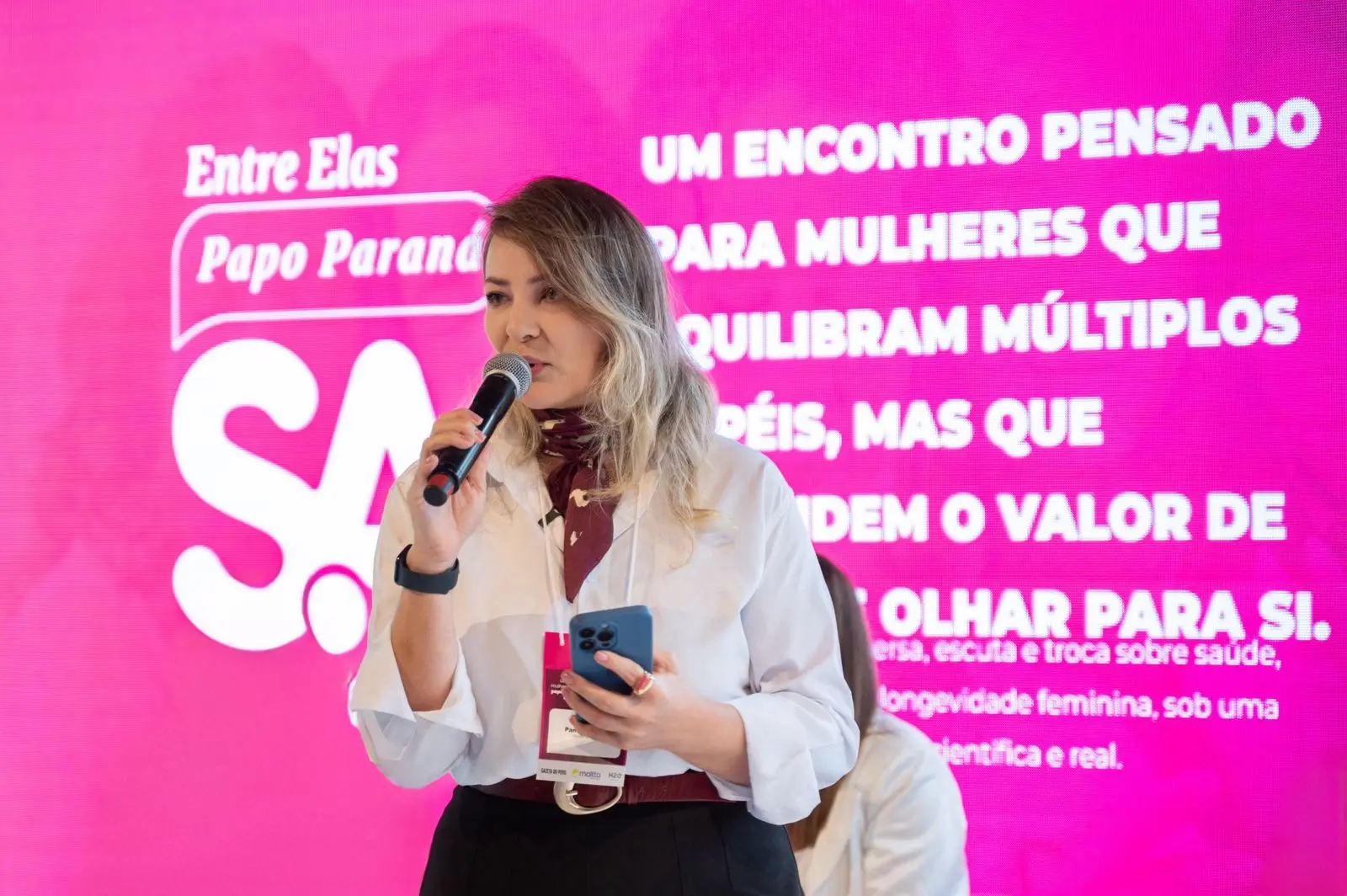 Pamela Testa, gerente comercial da Gazeta do Povo, destaca a importância de criar espaços para reflexão e autocuidado feminino após os 40 anos.