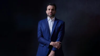 Inelegível, Pablo Marçal lança curso para ensinar candidatos a vencer eleições e mira faturamento de R$ 50 milhões.