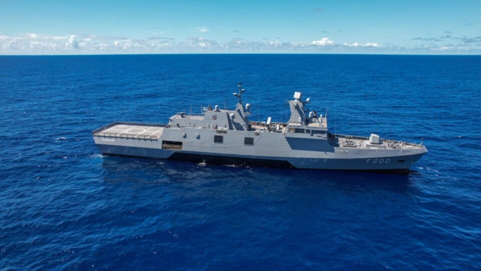 Construído em Santa Catarina, navio de guerra mais moderno do Brasil chega ao Rio